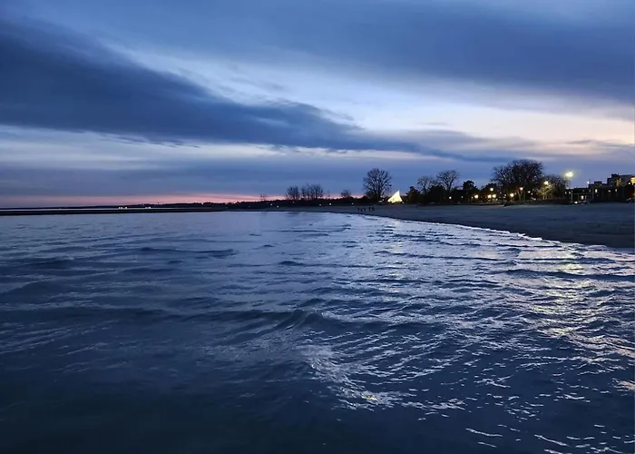 Cozy Family Spot Near Great Lakes Naval Base Apartment Waukegan