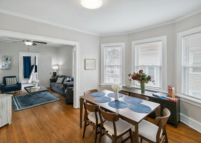 Cozy Family Spot Near Great Lakes Naval Base Apartment *