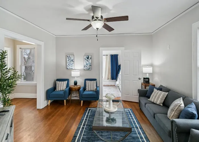 Cozy Family Spot Near Great Lakes Naval Base *