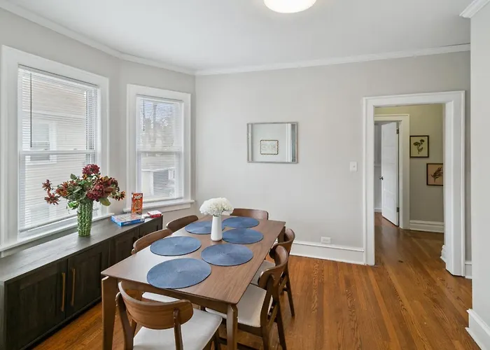 Cozy Family Spot Near Great Lakes Naval Base *
