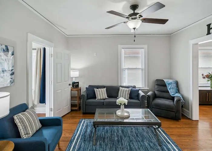 Cozy Family Spot Near Great Lakes Naval Base *