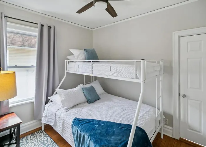 Cozy Family Spot Near Great Lakes Naval Base Waukegan