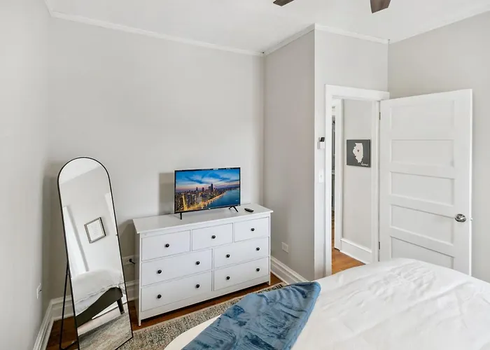 Cozy Family Spot Near Great Lakes Naval Base *