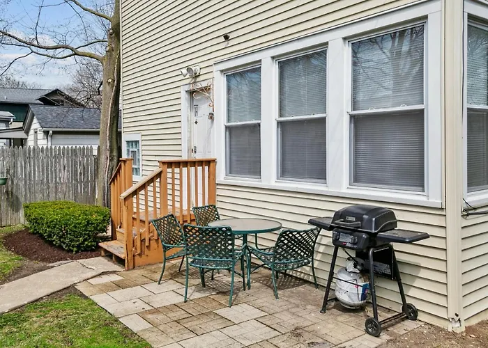 Cozy Family Spot Near Great Lakes Naval Base *